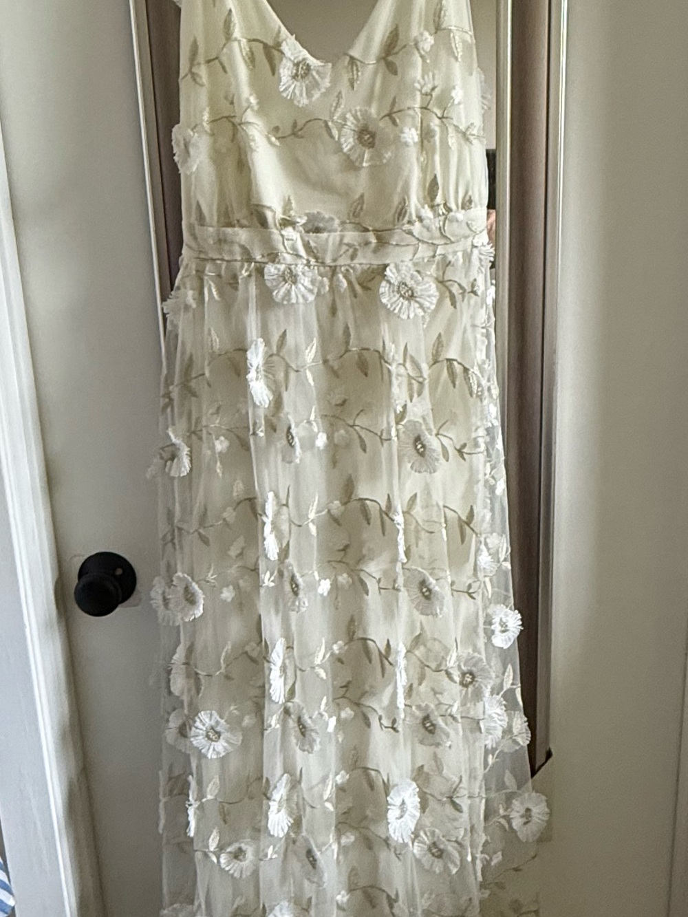 ARULA Ivory Floral Appliqué Slip Dress - Picture 1 of 2